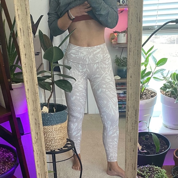 -sold- Like NEW Lululemon Wonder Under leggings - Picture 8 of 10